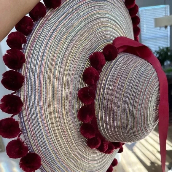Pom Pom hat women’s New burgundy/wine pom’s